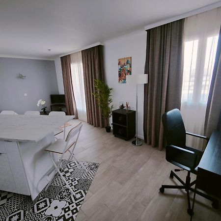 Ferienwohnung Incroyable T2 La Defense - Parking Gratuit Courbevoie Exterior foto